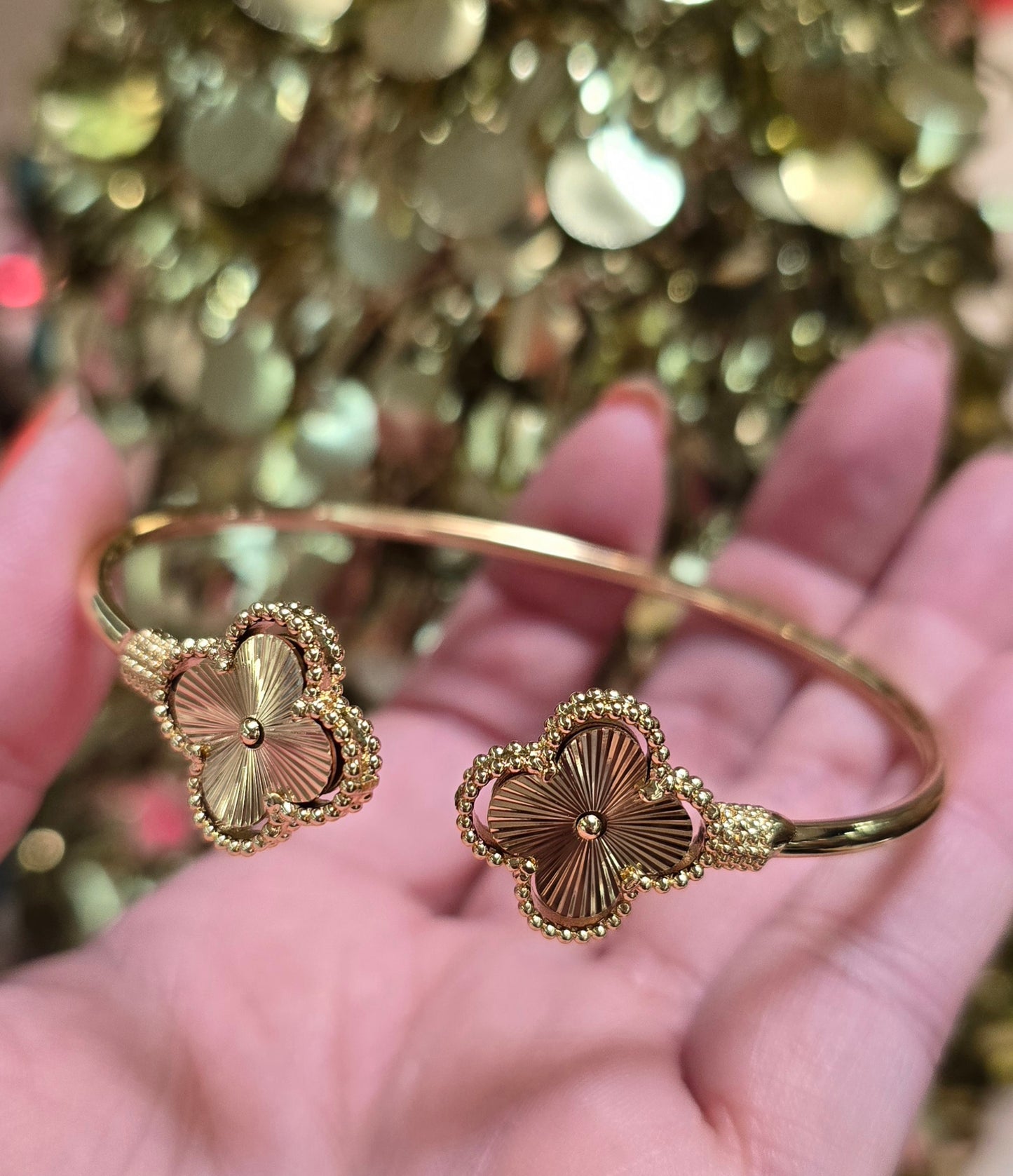 Bangle clover