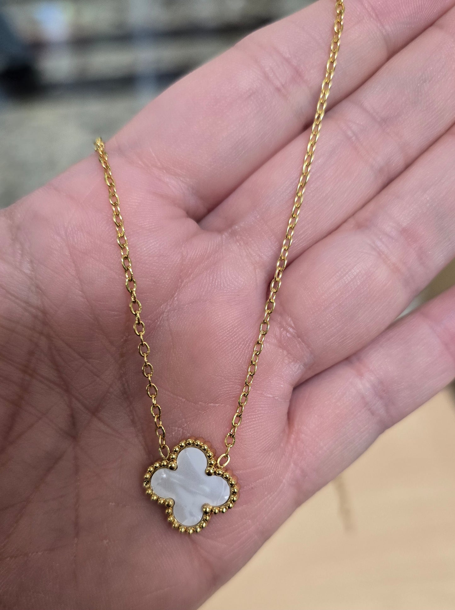 Clover Blanca cadena