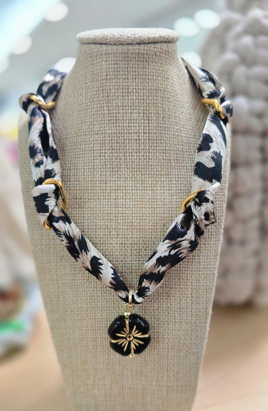 Collar esencia