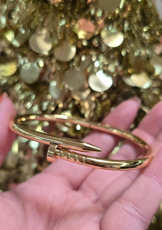 Bangle clavo