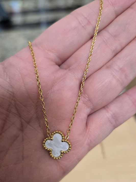Clover Blanca cadena